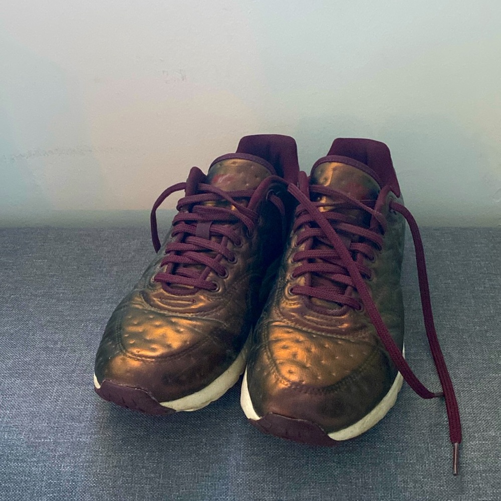 Women’s Nike Air Sneakers, Size 8